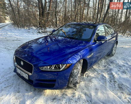 Синий Ягуар XE, объемом двигателя 2 л и пробегом 180 тыс. км за 12200 $, фото 1 на Automoto.ua