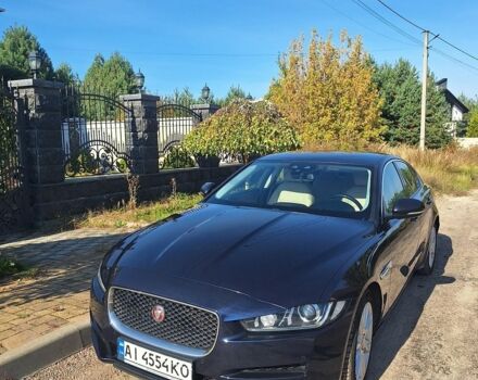 Синий Ягуар XE, объемом двигателя 2 л и пробегом 220 тыс. км за 10500 $, фото 1 на Automoto.ua