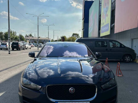 Синій Ягуар XE, об'ємом двигуна 2 л та пробігом 74 тис. км за 14800 $, фото 1 на Automoto.ua