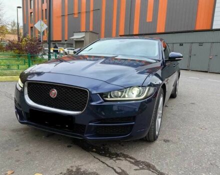 Синий Ягуар XE, объемом двигателя 2 л и пробегом 80 тыс. км за 16600 $, фото 1 на Automoto.ua