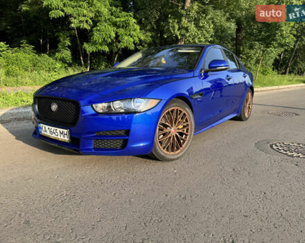 Синий Ягуар XE, объемом двигателя 2 л и пробегом 137 тыс. км за 15999 $, фото 1 на Automoto.ua