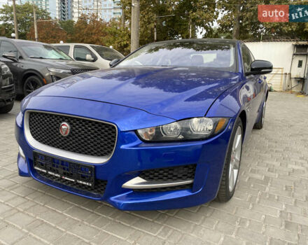 Синий Ягуар XE, объемом двигателя 2 л и пробегом 100 тыс. км за 15000 $, фото 1 на Automoto.ua