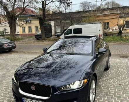 Синий Ягуар XE, объемом двигателя 2 л и пробегом 76 тыс. км за 16500 $, фото 1 на Automoto.ua