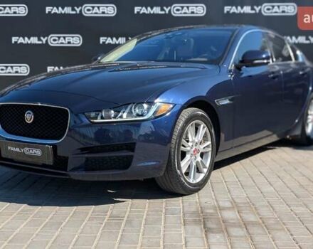 Синий Ягуар XE, объемом двигателя 2 л и пробегом 74 тыс. км за 18600 $, фото 1 на Automoto.ua