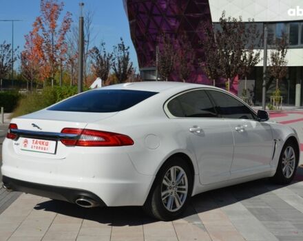 Белый Ягуар ХФ, объемом двигателя 0 л и пробегом 135 тыс. км за 14999 $, фото 3 на Automoto.ua