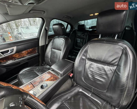 Білий Ягуар ХФ, об'ємом двигуна 3 л та пробігом 315 тис. км за 8000 $, фото 9 на Automoto.ua