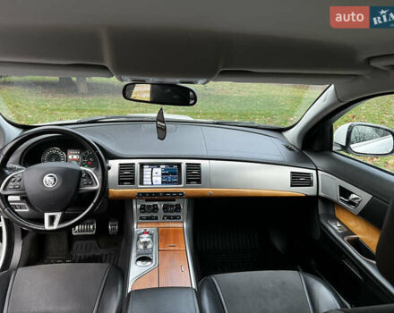 Белый Ягуар ХФ, объемом двигателя 2.97 л и пробегом 177 тыс. км за 11700 $, фото 11 на Automoto.ua