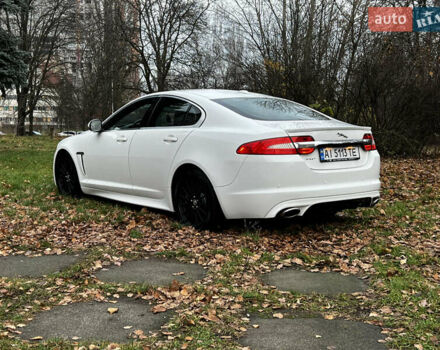 Белый Ягуар ХФ, объемом двигателя 2.97 л и пробегом 177 тыс. км за 11700 $, фото 2 на Automoto.ua