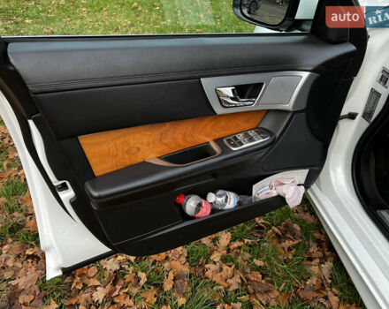 Белый Ягуар ХФ, объемом двигателя 2.97 л и пробегом 177 тыс. км за 11700 $, фото 6 на Automoto.ua