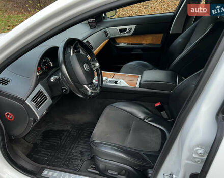 Белый Ягуар ХФ, объемом двигателя 2.97 л и пробегом 177 тыс. км за 11700 $, фото 7 на Automoto.ua