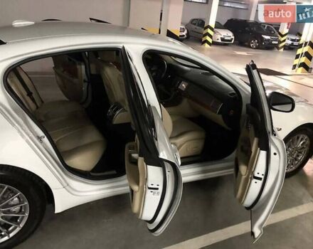 Ягуар ХФ 2012 в Киеве на Automoto.ua Белый Ягуар ХФ, объемом двигателя 3 л и пробегом 48 тыс. км за 24999 $, фото 10 на Automoto.ua