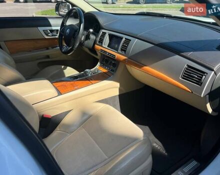 Білий Ягуар ХФ, об'ємом двигуна 2.97 л та пробігом 168 тис. км за 13700 $, фото 12 на Automoto.ua