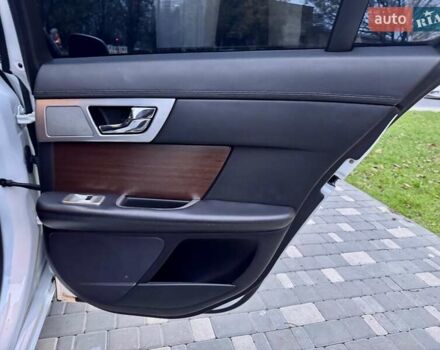 Белый Ягуар ХФ, объемом двигателя 2.18 л и пробегом 380 тыс. км за 10900 $, фото 68 на Automoto.ua