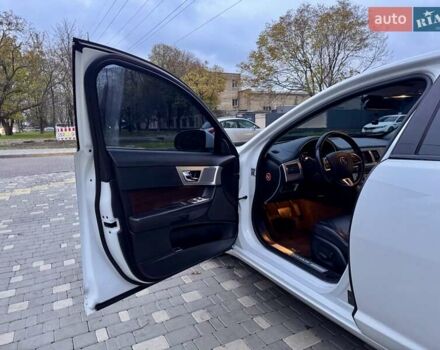 Белый Ягуар ХФ, объемом двигателя 2.18 л и пробегом 380 тыс. км за 10900 $, фото 31 на Automoto.ua