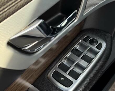 Белый Ягуар ХФ, объемом двигателя 2.18 л и пробегом 142 тыс. км за 16500 $, фото 18 на Automoto.ua