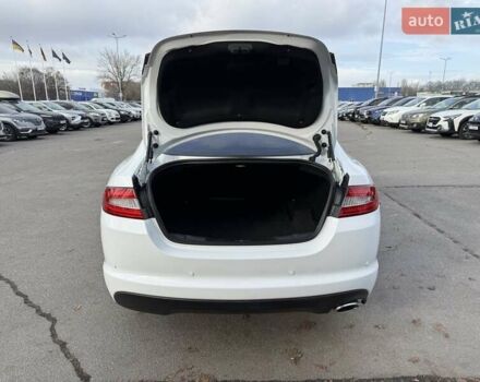 Белый Ягуар ХФ, объемом двигателя 2.18 л и пробегом 146 тыс. км за 15300 $, фото 8 на Automoto.ua