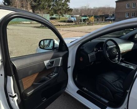 Белый Ягуар ХФ, объемом двигателя 2.18 л и пробегом 142 тыс. км за 16500 $, фото 25 на Automoto.ua