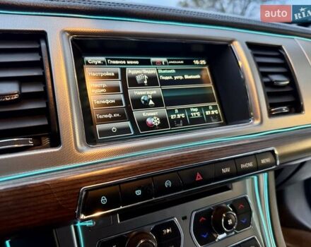 Белый Ягуар ХФ, объемом двигателя 2.18 л и пробегом 380 тыс. км за 10900 $, фото 48 на Automoto.ua