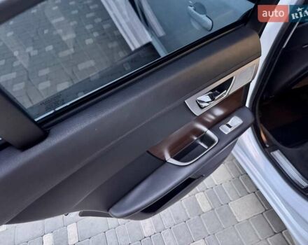 Белый Ягуар ХФ, объемом двигателя 2.18 л и пробегом 380 тыс. км за 10900 $, фото 63 на Automoto.ua