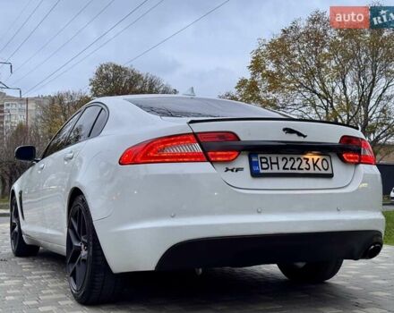 Белый Ягуар ХФ, объемом двигателя 2.18 л и пробегом 380 тыс. км за 10900 $, фото 5 на Automoto.ua