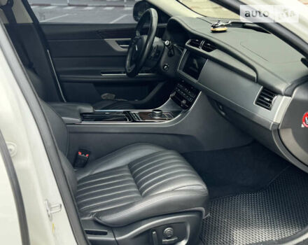 Белый Ягуар ХФ, объемом двигателя 2.99 л и пробегом 150 тыс. км за 32999 $, фото 38 на Automoto.ua