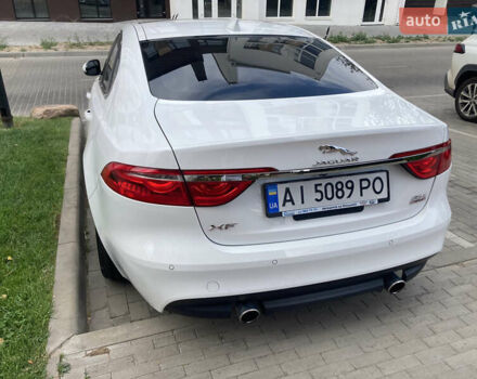 Белый Ягуар ХФ, объемом двигателя 3 л и пробегом 140 тыс. км за 16100 $, фото 4 на Automoto.ua