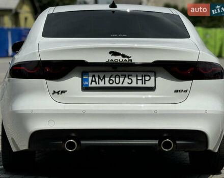 Белый Ягуар ХФ, объемом двигателя 2.99 л и пробегом 150 тыс. км за 32999 $, фото 19 на Automoto.ua