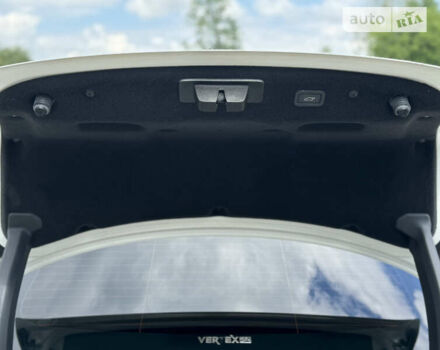 Белый Ягуар ХФ, объемом двигателя 2.99 л и пробегом 150 тыс. км за 32999 $, фото 39 на Automoto.ua