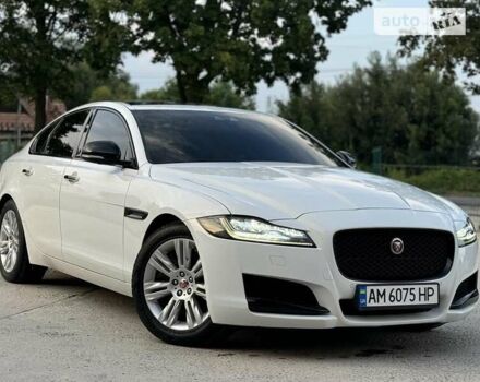 Белый Ягуар ХФ, объемом двигателя 2.99 л и пробегом 150 тыс. км за 32999 $, фото 2 на Automoto.ua