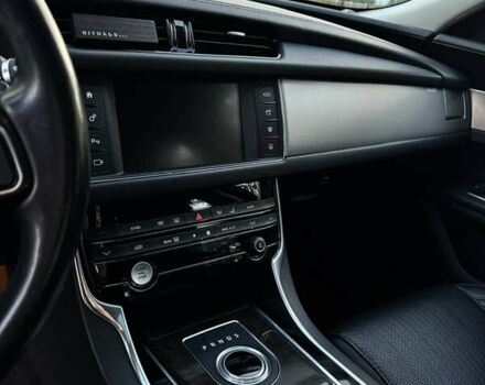 Белый Ягуар ХФ, объемом двигателя 3 л и пробегом 72 тыс. км за 13300 $, фото 9 на Automoto.ua