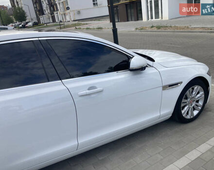 Белый Ягуар ХФ, объемом двигателя 3 л и пробегом 140 тыс. км за 16100 $, фото 7 на Automoto.ua
