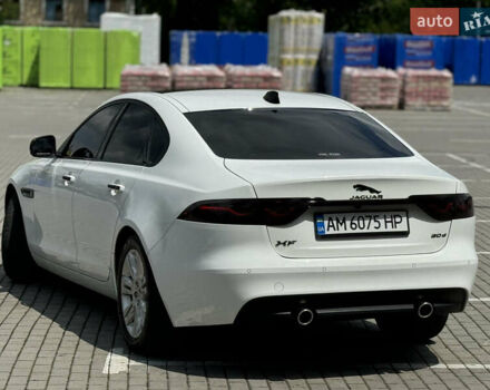 Белый Ягуар ХФ, объемом двигателя 2.99 л и пробегом 150 тыс. км за 32999 $, фото 6 на Automoto.ua