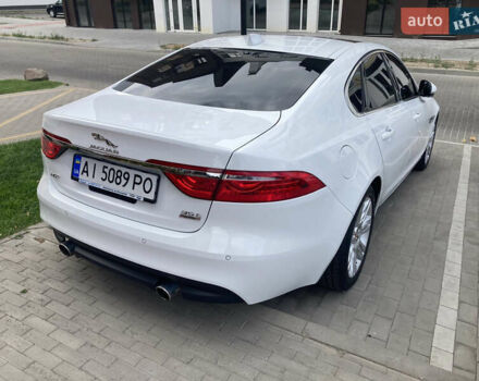 Белый Ягуар ХФ, объемом двигателя 3 л и пробегом 140 тыс. км за 16100 $, фото 5 на Automoto.ua