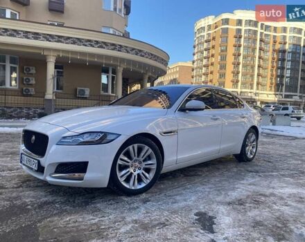 Белый Ягуар ХФ, объемом двигателя 2 л и пробегом 130 тыс. км за 20000 $, фото 2 на Automoto.ua