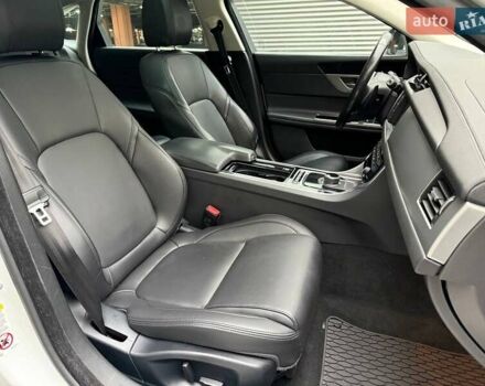 Белый Ягуар ХФ, объемом двигателя 2 л и пробегом 142 тыс. км за 17490 $, фото 12 на Automoto.ua