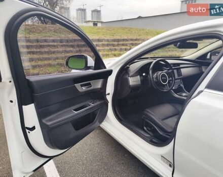 Белый Ягуар ХФ, объемом двигателя 2 л и пробегом 123 тыс. км за 15800 $, фото 9 на Automoto.ua