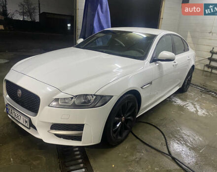 Белый Ягуар ХФ, объемом двигателя 2 л и пробегом 105 тыс. км за 18000 $, фото 1 на Automoto.ua