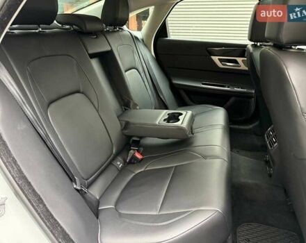 Білий Ягуар ХФ, об'ємом двигуна 2 л та пробігом 142 тис. км за 15990 $, фото 11 на Automoto.ua