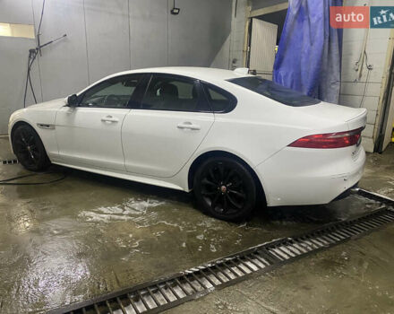 Белый Ягуар ХФ, объемом двигателя 2 л и пробегом 105 тыс. км за 18000 $, фото 2 на Automoto.ua