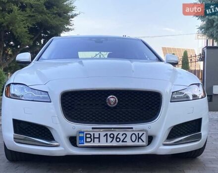 Белый Ягуар ХФ, объемом двигателя 2 л и пробегом 70 тыс. км за 20700 $, фото 5 на Automoto.ua