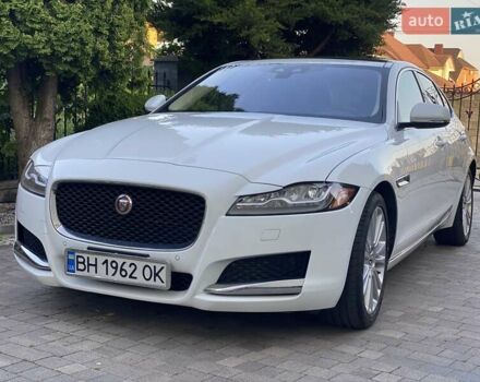 Белый Ягуар ХФ, объемом двигателя 2 л и пробегом 70 тыс. км за 20700 $, фото 6 на Automoto.ua