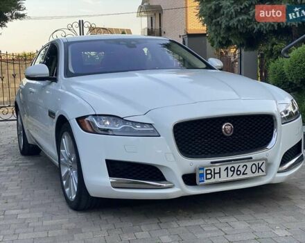 Белый Ягуар ХФ, объемом двигателя 2 л и пробегом 70 тыс. км за 20700 $, фото 1 на Automoto.ua