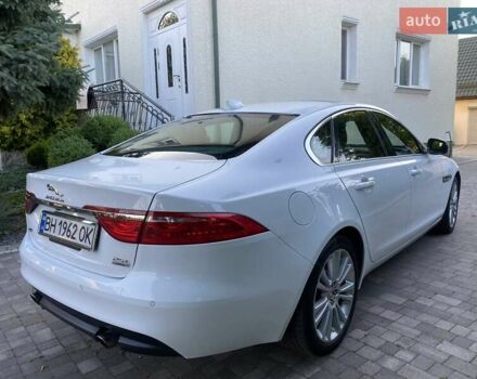 Белый Ягуар ХФ, объемом двигателя 2 л и пробегом 70 тыс. км за 20700 $, фото 10 на Automoto.ua