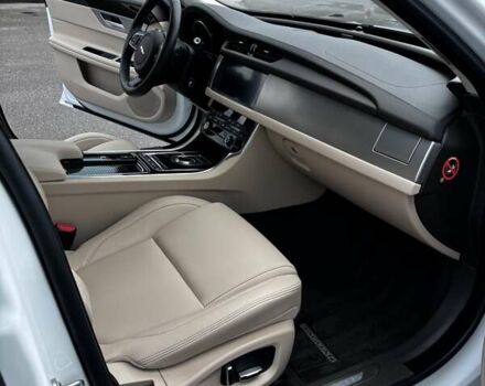 Белый Ягуар ХФ, объемом двигателя 2 л и пробегом 23 тыс. км за 22000 $, фото 5 на Automoto.ua