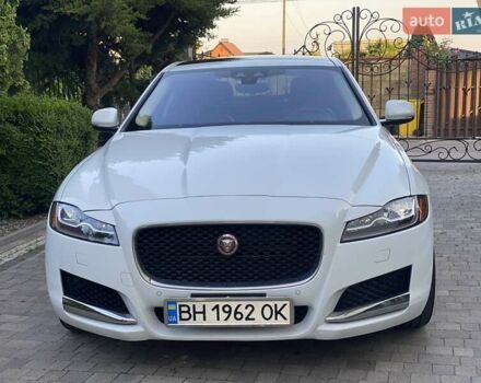 Белый Ягуар ХФ, объемом двигателя 2 л и пробегом 70 тыс. км за 20700 $, фото 2 на Automoto.ua