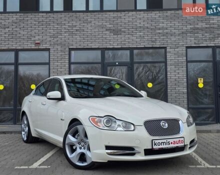 Белый Ягуар ХФ, объемом двигателя 4.2 л и пробегом 60 тыс. км за 14499 $, фото 1 на Automoto.ua