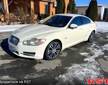 Белый Ягуар ХФ, объемом двигателя 3 л и пробегом 24000 тыс. км за 10000 $, фото 1 на Automoto.ua