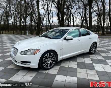 Белый Ягуар ХФ, объемом двигателя 3 л и пробегом 287 тыс. км за 9999 $, фото 1 на Automoto.ua