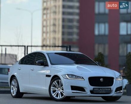Белый Ягуар ХФ, объемом двигателя 2.99 л и пробегом 100 тыс. км за 26950 $, фото 1 на Automoto.ua