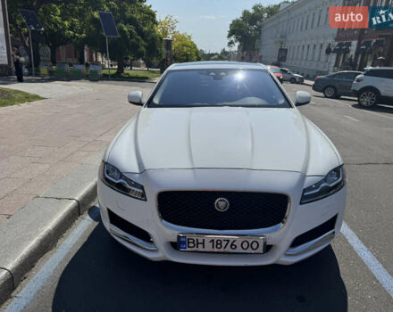 Белый Ягуар ХФ, объемом двигателя 2 л и пробегом 62 тыс. км за 16500 $, фото 1 на Automoto.ua